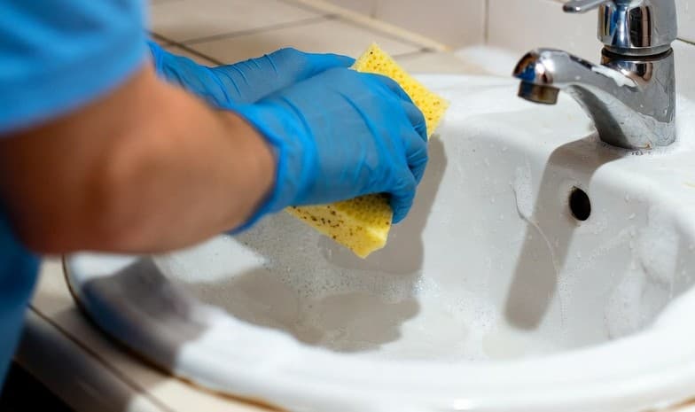 Sinks before